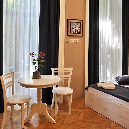 Hb Apartments Mari Brose Tbilisi Exterior foto