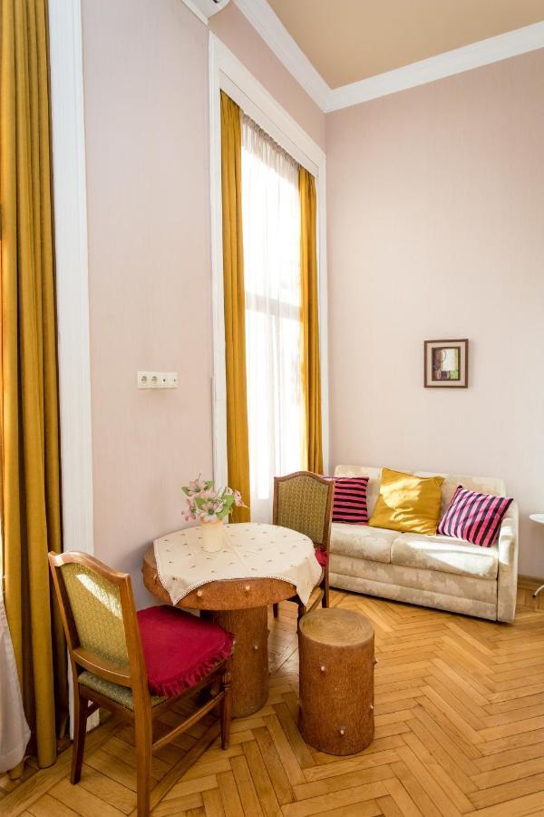 Hb Apartments Mari Brose Tbilisi Exterior foto